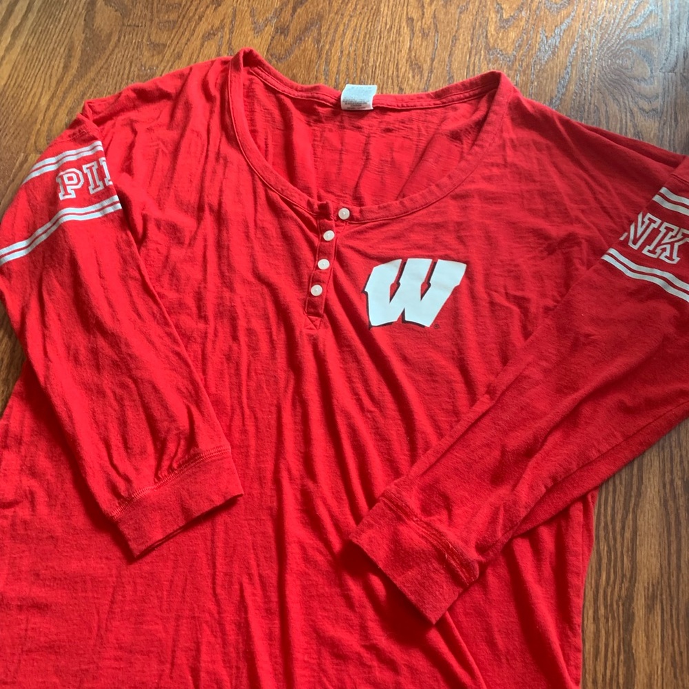 VS pink wisconsin badgers button tee